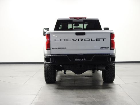Used 2025 Chevrolet Silverado 2500 ZR2 w/ Technology Package AWD/4WD image 5