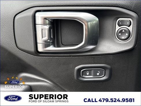 Used 2025 Jeep Gladiator Sport image 16