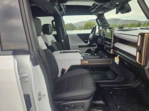 Used 2024 GMC Hummer EV 2X w/ Extreme Off-Road Package image 10