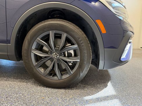 Certified 2023 Volkswagen Tiguan SE FWD image 14
