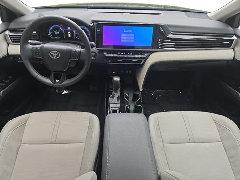 Used 2025 Toyota Camry XLE FWD image 9