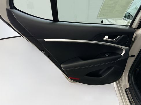 Used 2025 Genesis G70 2.5T AWD/4WD image 27