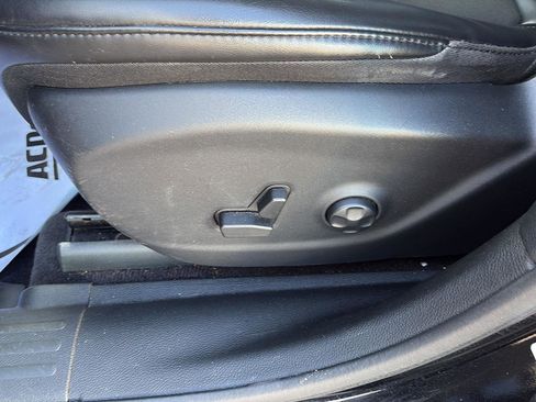 Used 2019 Jeep Cherokee Latitude Plus w/ Comfort/Convenience Group image 12