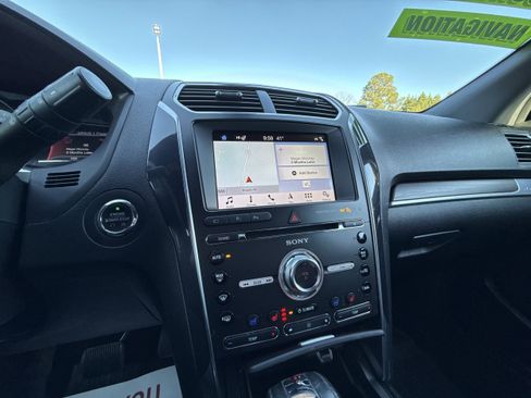 Certified 2018 Ford Explorer Limited w/ Equipment Group 301A image 17