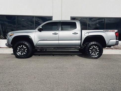 Used 2016 Toyota Tacoma TRD Off-Road image 17