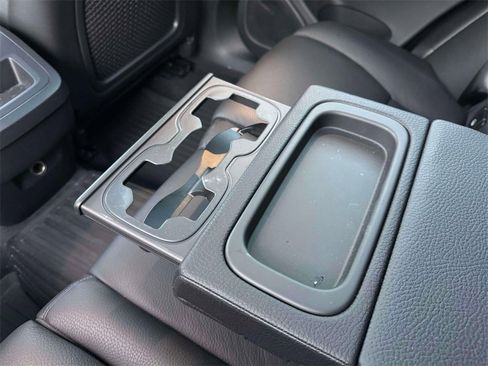 Used 2020 Volvo XC60 T5 Momentum w/ Protection Package Premier image 12