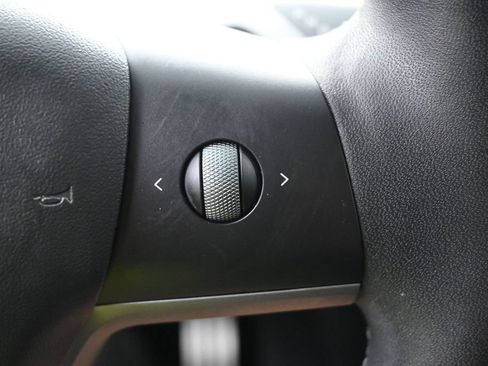 Used 2022 Tesla Model Y Performance AWD/4WD image 21
