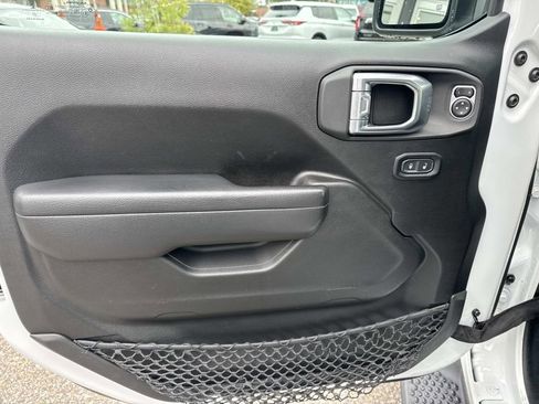 Used 2022 Jeep Wrangler Unlimited Rubicon image 18