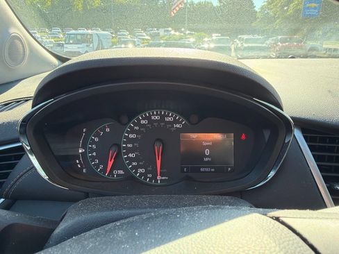 Used 2021 Chevrolet Trax LT w/ Premium Seat Package AWD/4WD image 11