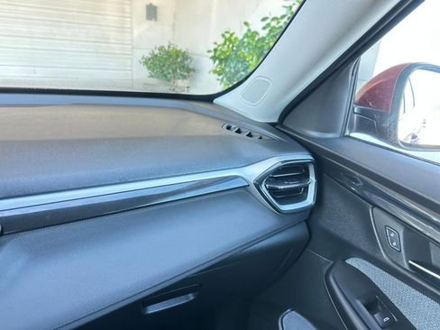 Used 2025 Chevrolet TrailBlazer LT image 35