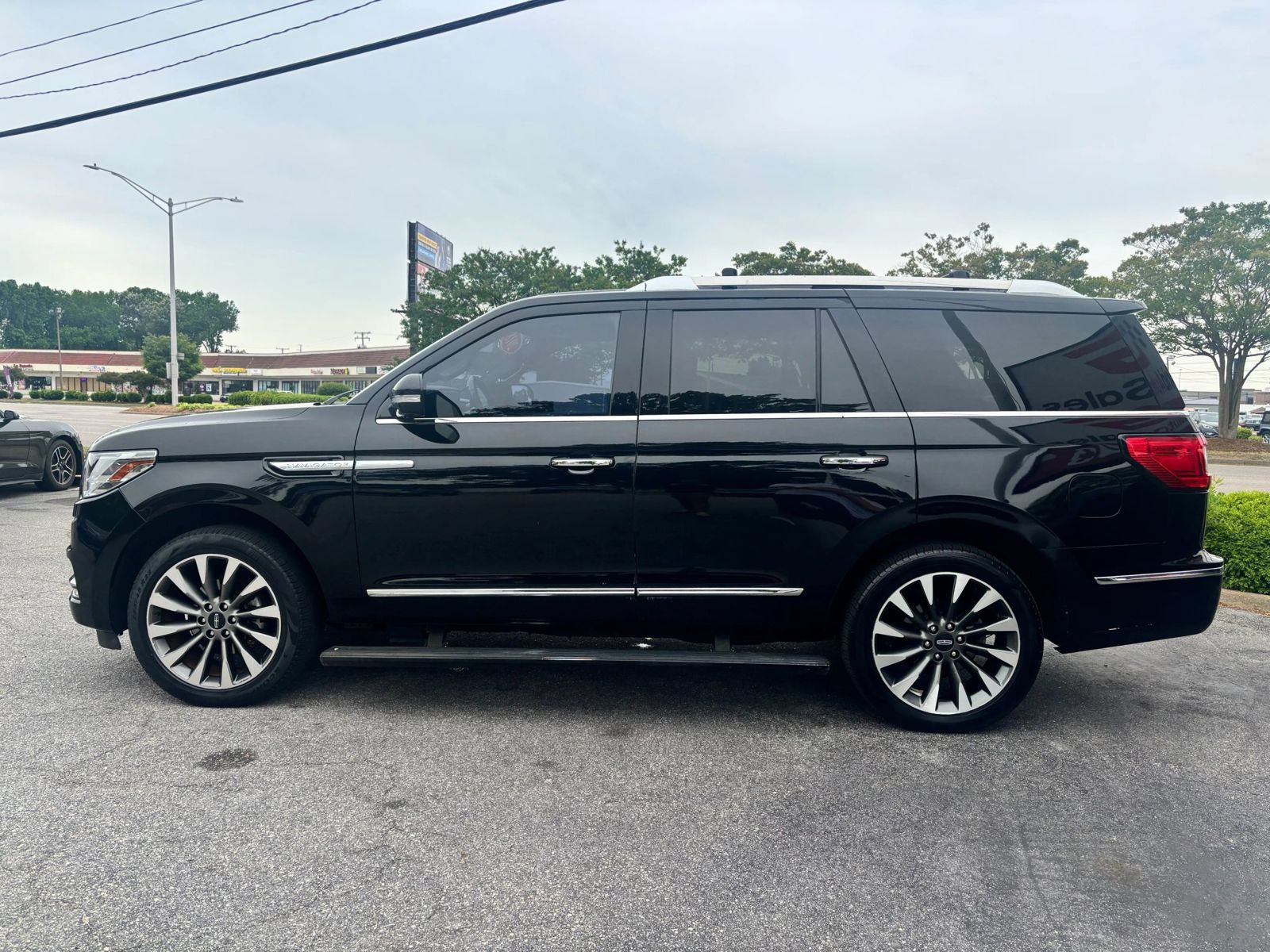 Used 2018 Lincoln Navigator Select w/ Technology Package AWD/4WD image 6