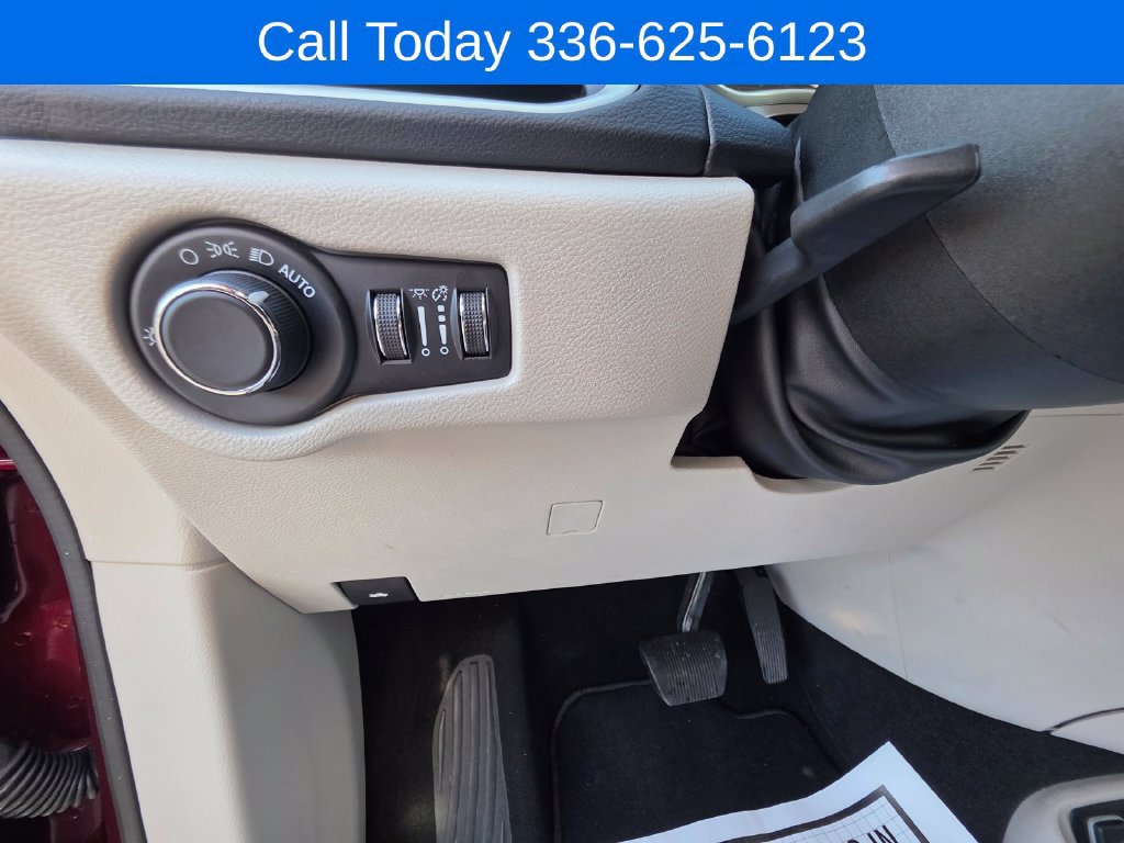 Used 2023 Chrysler Voyager LX FWD image 11