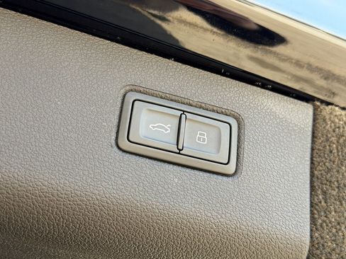 Used 2023 Bentley Bentayga Speed image 41