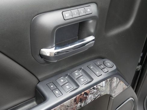 Used 2018 Chevrolet Silverado 1500 LTZ Z71 w/ Realtree Edition image 15