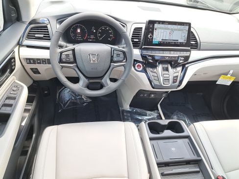 New 2026 Honda Odyssey Touring image 15