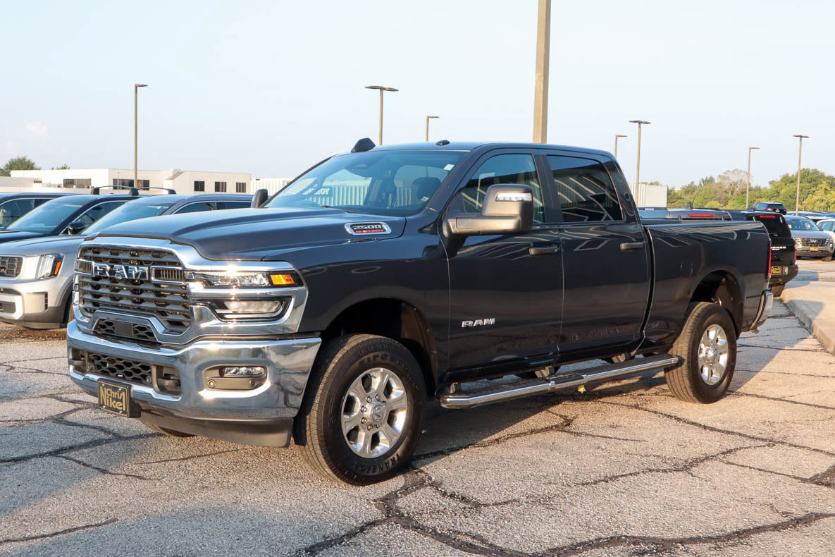 Used 2026 RAM 2500 Big Horn AWD/4WD image 3