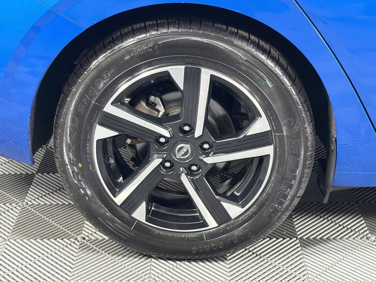 Used 2024 Nissan Sentra SV FWD image 29