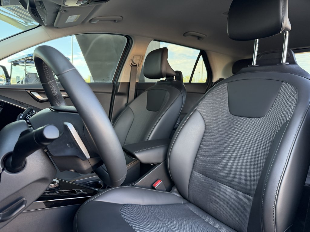 Used 2025 Kia Niro Wind FWD image 33