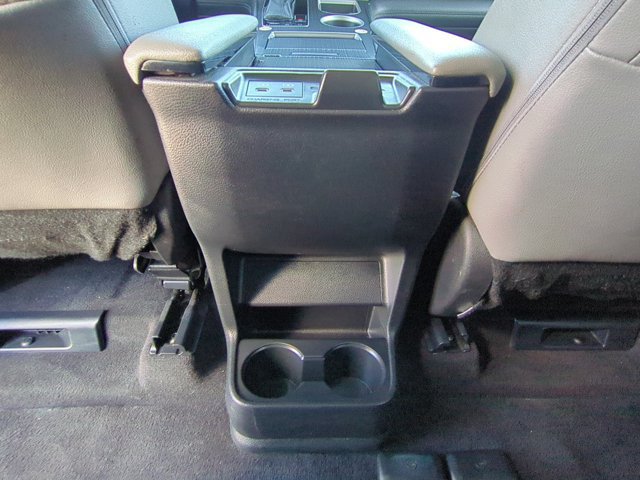 Used 2025 Toyota Sienna XLE FWD image 16
