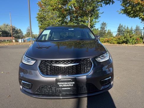 Used 2021 Chrysler Pacifica Limited w/ Premium & Safety Sphere Group image 2