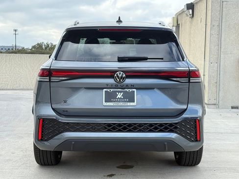 New 2026 Volkswagen Tiguan SE R-Line image 8