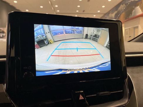 Used 2025 Toyota Corolla SE image 17