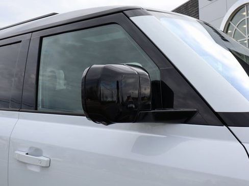 Used 2023 Land Rover Defender 130 X-Dynamic SE image 2