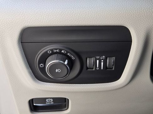 Used 2022 Jeep Grand Cherokee L Summit w/ Advanced Protech Group IV AWD/4WD image 34