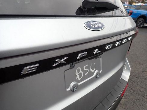 Certified 2025 Ford Explorer Active w/ Active Comfort Package image 6