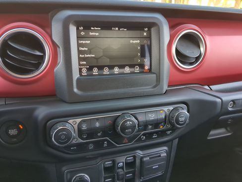 Used 2021 Jeep Wrangler Unlimited Rubicon w/ Safety Group image 24