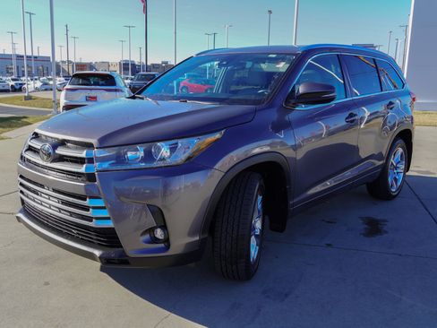Certified 2019 Toyota Highlander Limited image 4