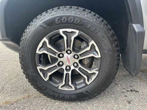 Used 2023 GMC Canyon AT4 image 32