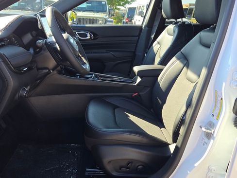 New 2026 Jeep Compass Latitude image 23