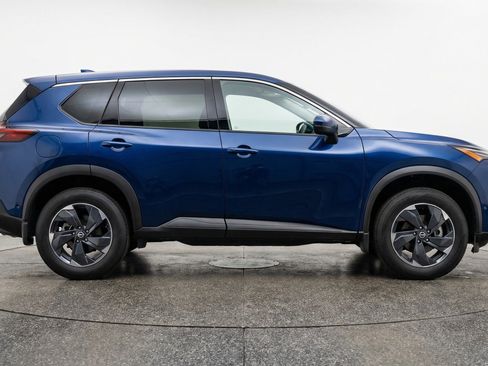 Used 2025 Nissan Rogue SV AWD/4WD image 11
