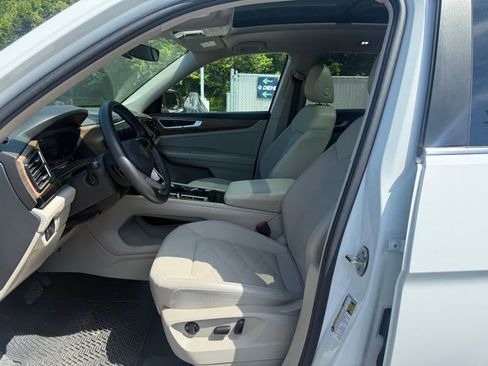 Used 2024 Volkswagen Atlas SE AWD/4WD image 10