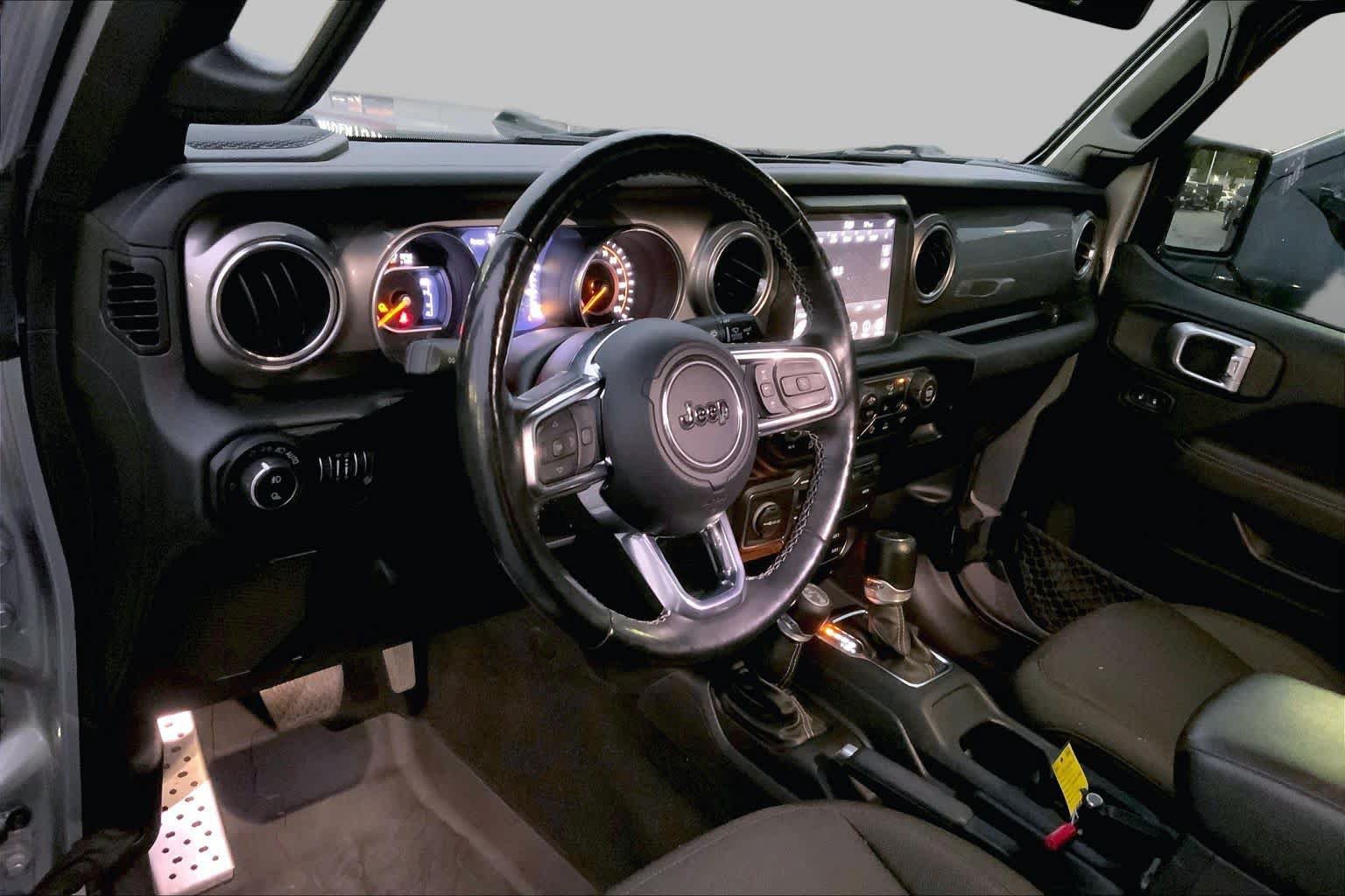 Used 2020 Jeep Gladiator Overland AWD/4WD image 15