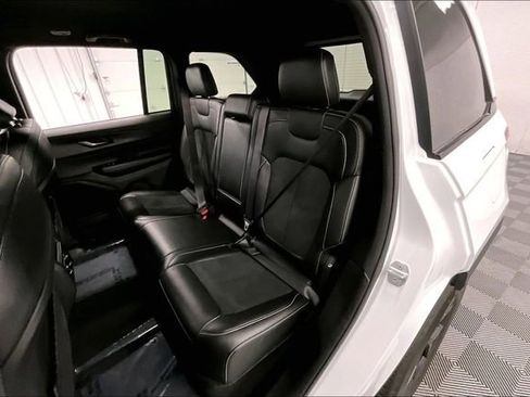 Used 2025 Jeep Grand Cherokee Altitude AWD/4WD image 24