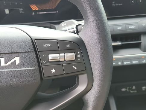 New 2025 Kia K4 FWD image 24