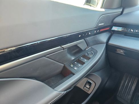 Certified 2025 BMW 530i xDrive 530i xDrive w/ Premium Package image 29