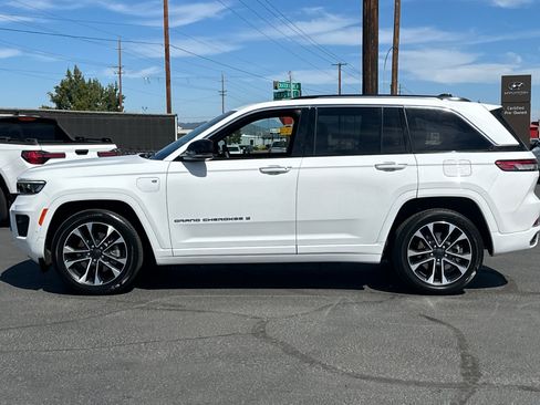 Used 2023 Jeep Grand Cherokee Overland AWD/4WD image 7