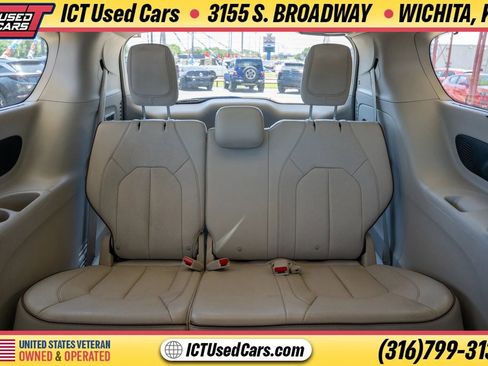 Used 2020 Chrysler Pacifica Limited FWD image 15