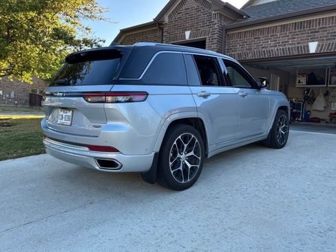 Used 2022 Jeep Grand Cherokee Summit AWD/4WD image 3