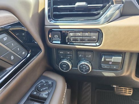 Certified 2025 GMC Yukon Denali Ultimate AWD/4WD image 24