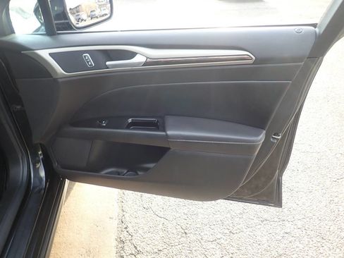 Used 2014 Ford Fusion SE w/ Equipment Group 202A image 25