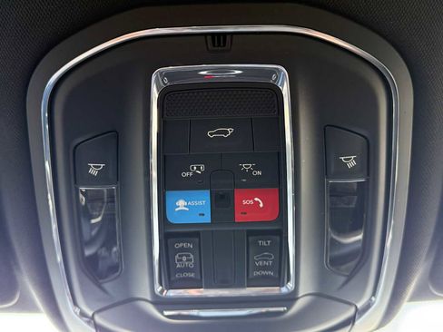 Certified 2023 Jeep Grand Cherokee Altitude image 31