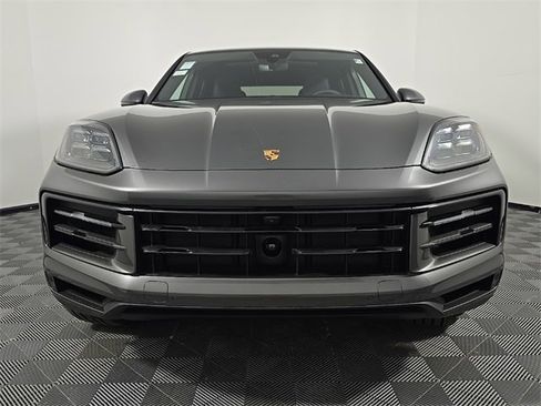 Certified 2025 Porsche Cayenne Coupe image 10