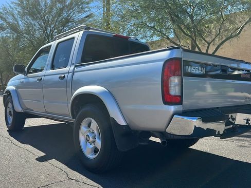Used 2000 Nissan Frontier XE image 10