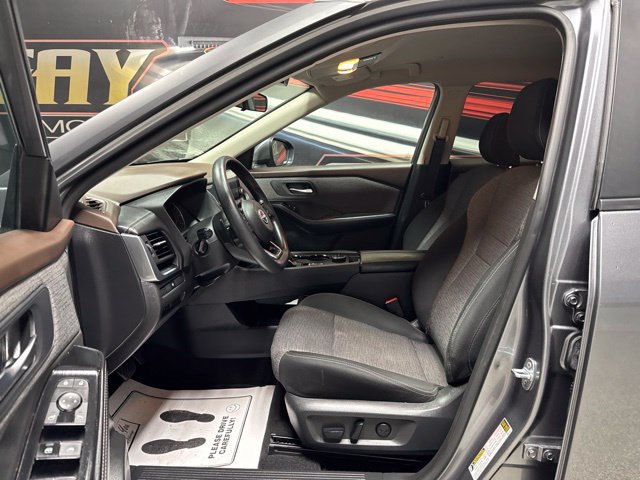 Used 2023 Nissan Rogue SV AWD/4WD image 5