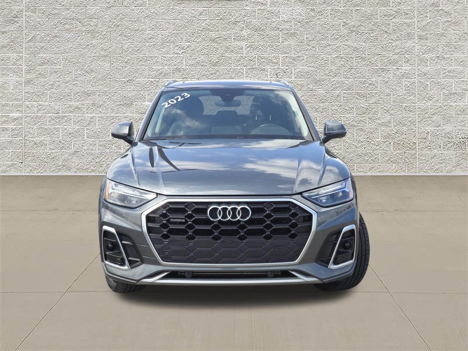 Used 2023 Audi Q5 2.0T Premium w/ Convenience Package AWD/4WD image 2