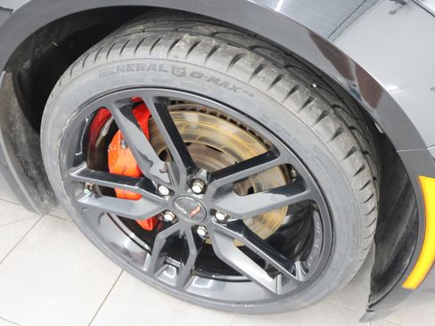 Used 2016 Chevrolet Corvette Stingray Coupe w/ Carbon Flash Badge Package RWD image 47